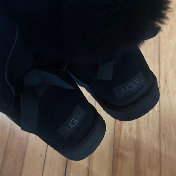 UGGS - Picture 6 of 6